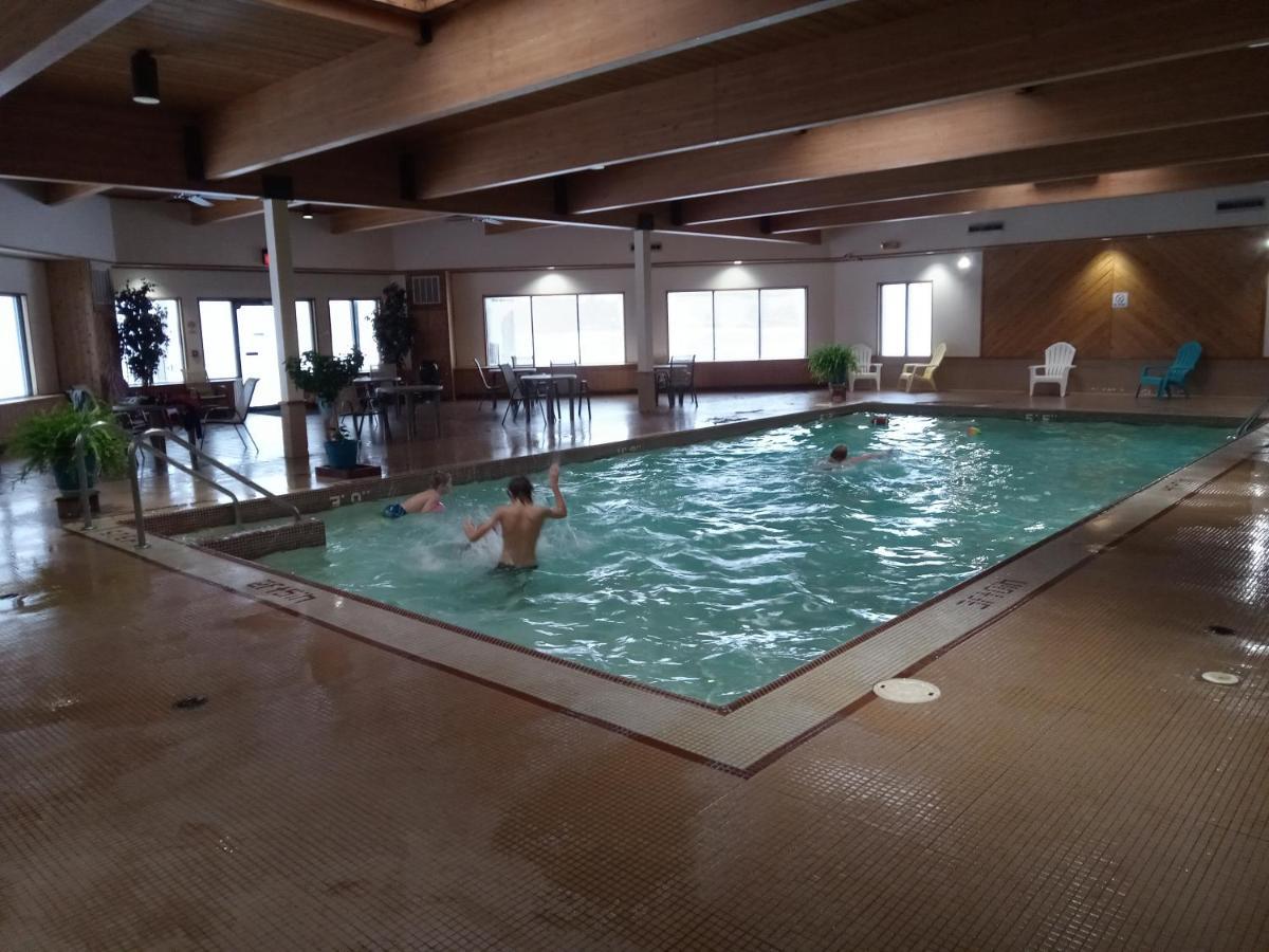Paradise Shores Hotel Holcombe エクステリア 写真